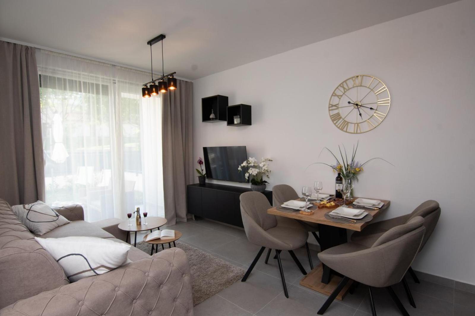 Studio Apartman Apollonia Sinj Exterior foto